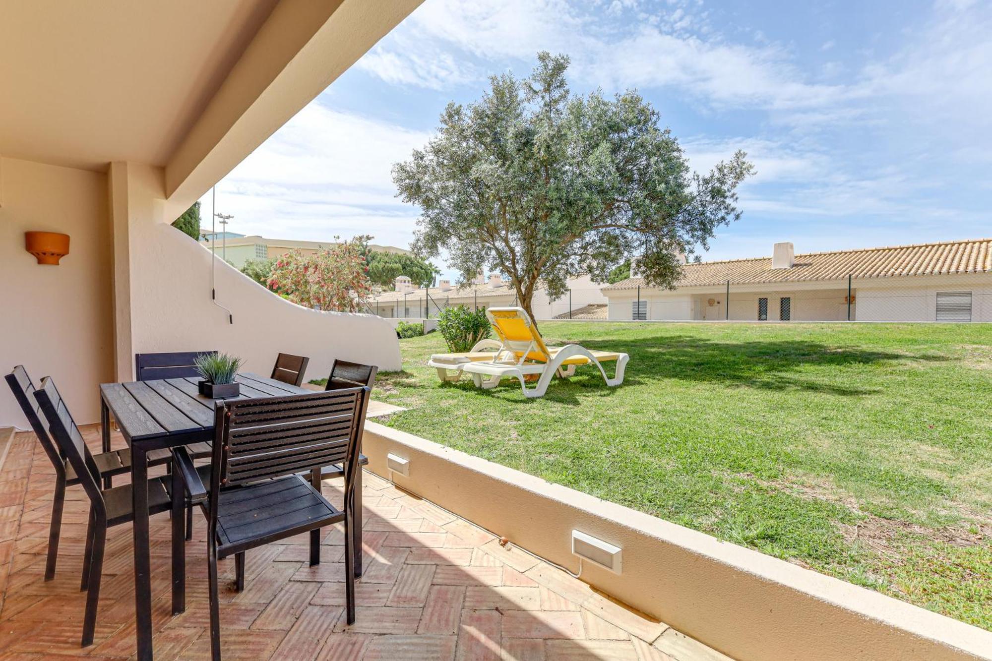 Apartment With 2 Bedrooms, 2M To The Beach Armação de Pêra المظهر الخارجي الصورة